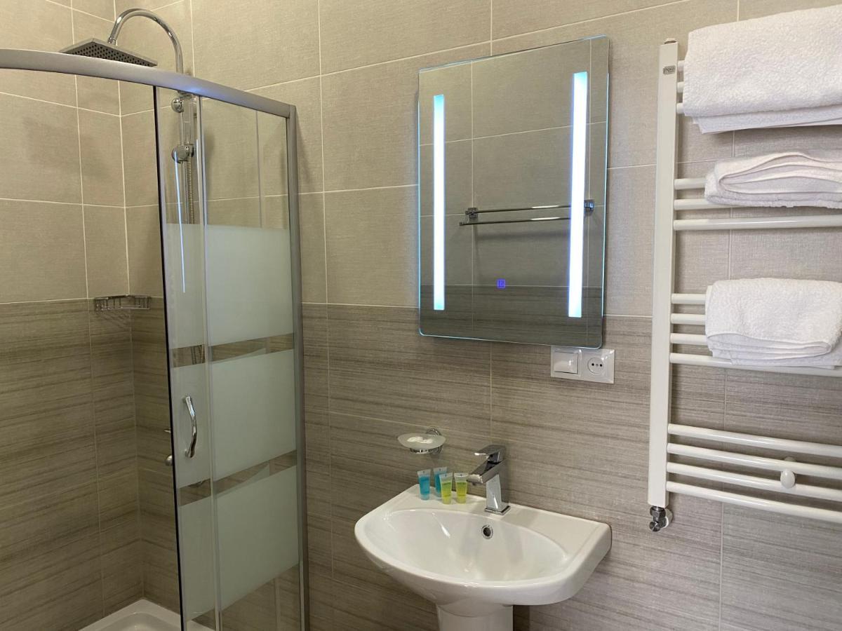Ninotsminda Hotel Sharl מראה חיצוני תמונה